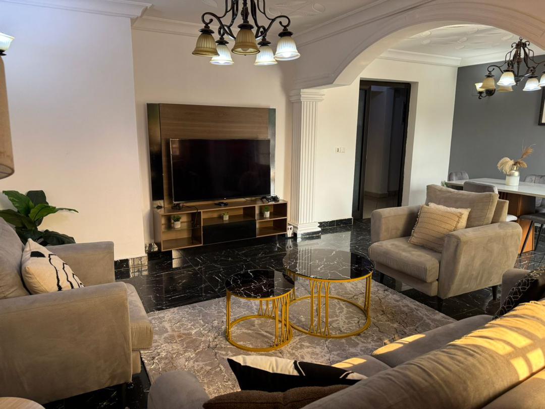 Appartement meublé 2 chambres à Bastos Golf – Yaoundé, à louer près de l’ambassade des USA