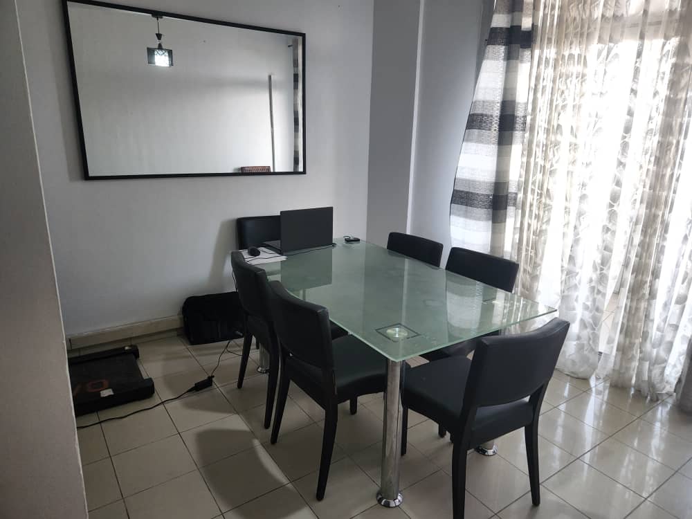 Studio meublé à Douala PK11 proche Ndokotti avec salon climatisé