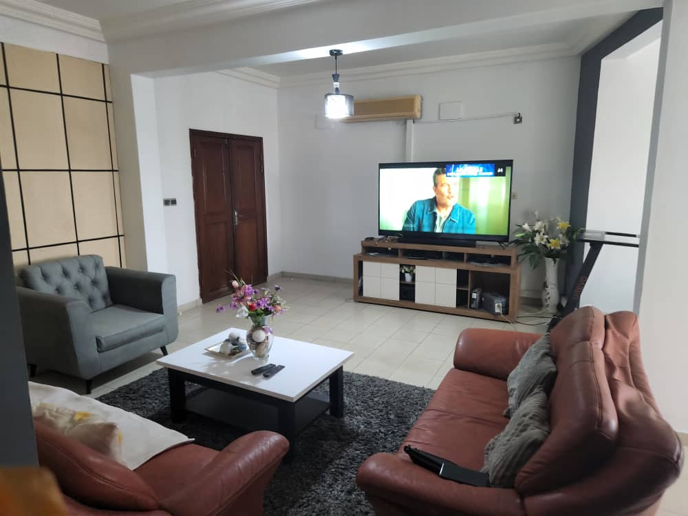 Appartement meublé de luxe à Douala Akwa avec vue sur le quartier