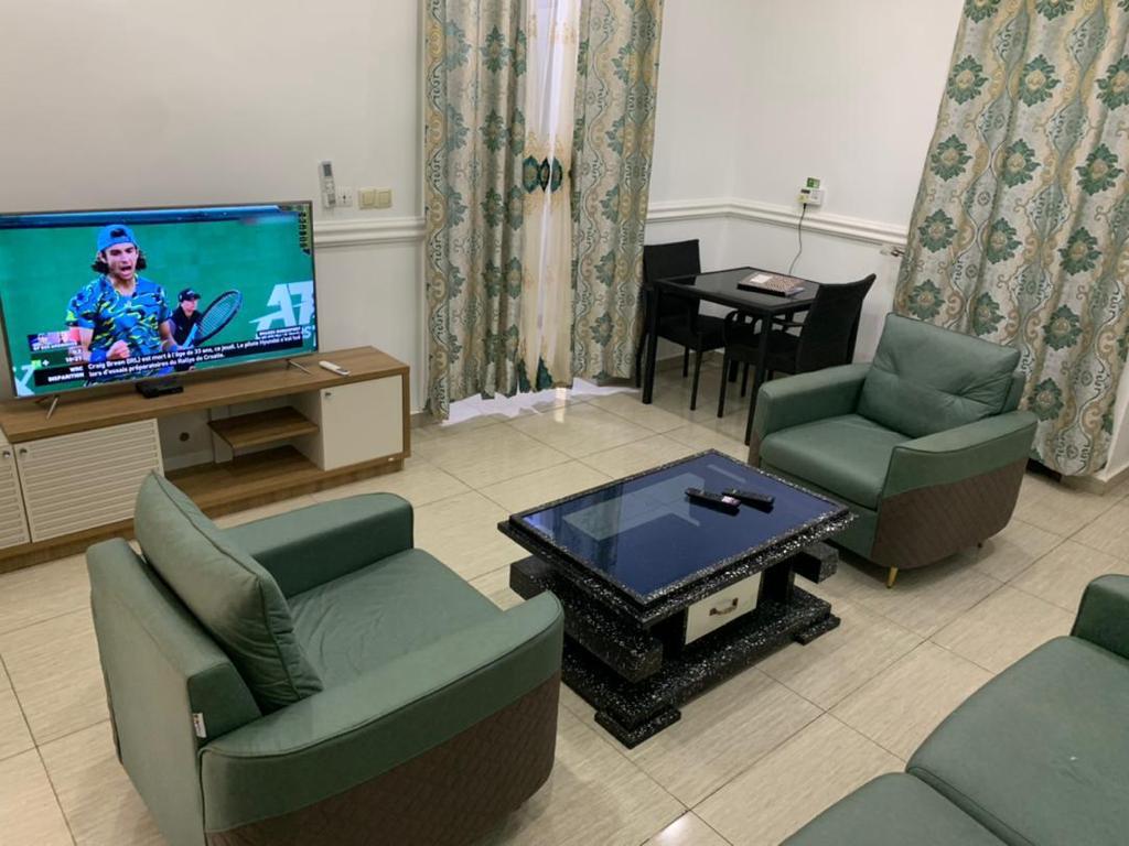 Studio meublé Essos Omnisport Yaoundé derrière Neptune Oil