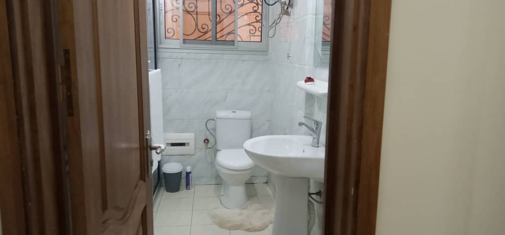 Studio T2 meublé à Odza Yaoundé en bordure de route