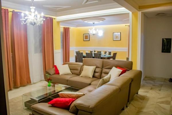 Appartement de luxe à Bonapriso Douala avec piscine et 2 chambres