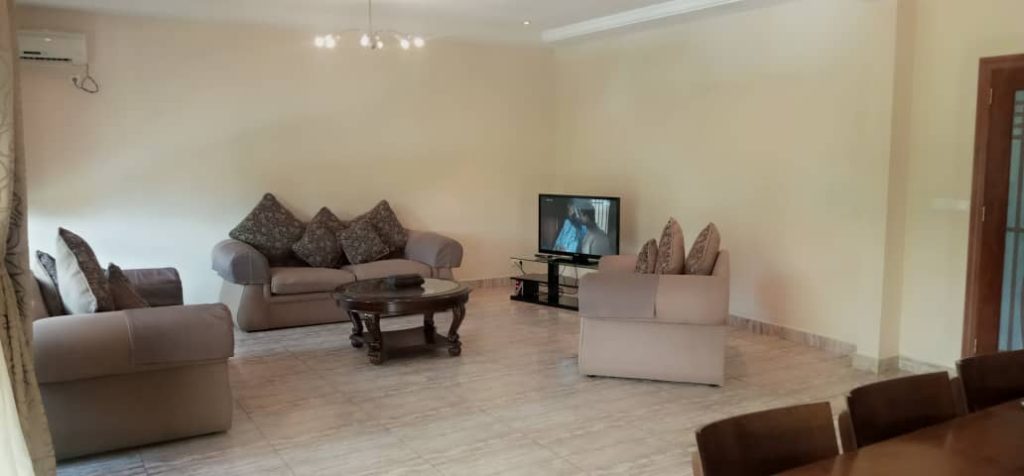 Studio meublé Essos Omnisport Yaoundé derrière Neptune Oil