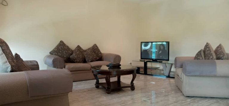 Appartement meublé 3 chambres à Bastos Golf Yaoundé avec vue Golf Club