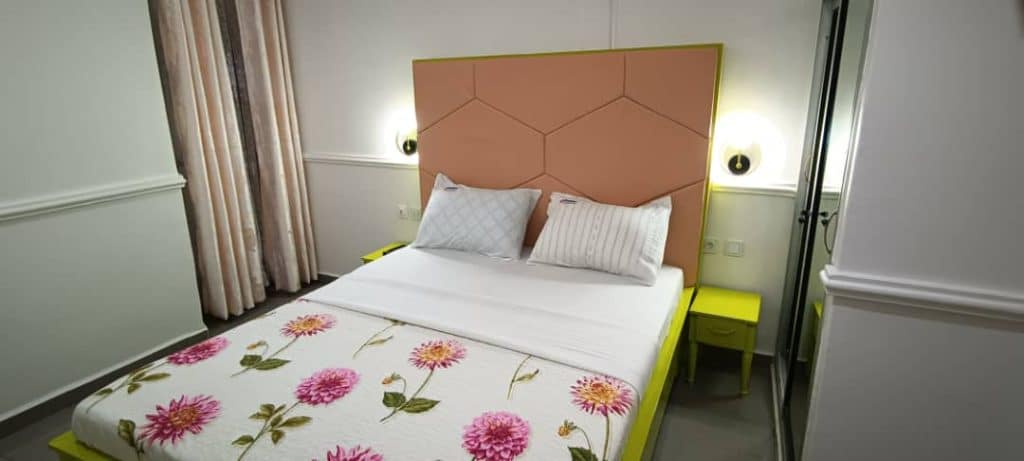 Chambre meublée haut standing à Douala Logpom carrefour Andem