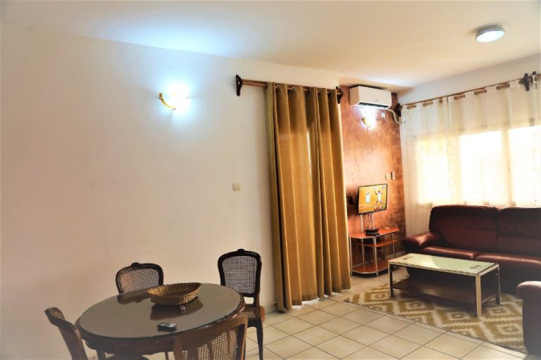 Appartement meublé 4 chambres Tsinga Camp SIC Yaoundé