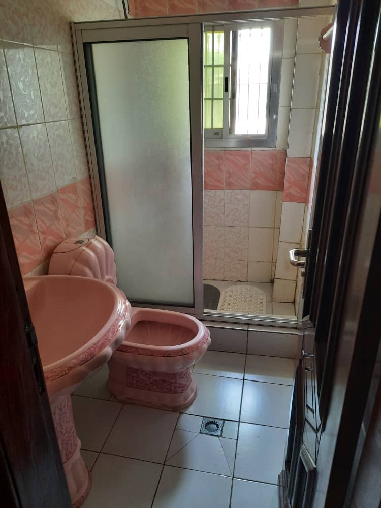 Studio meublé Essos Omnisport Yaoundé derrière Neptune Oil