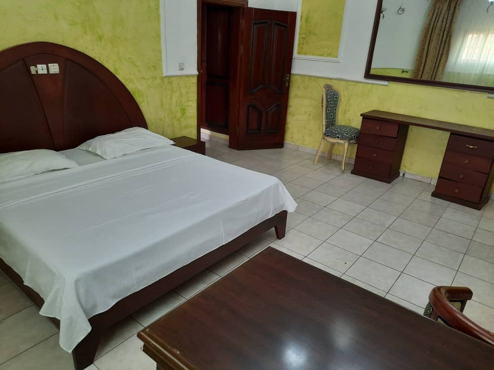 Studio meublé Essos Omnisport Yaoundé derrière Neptune Oil