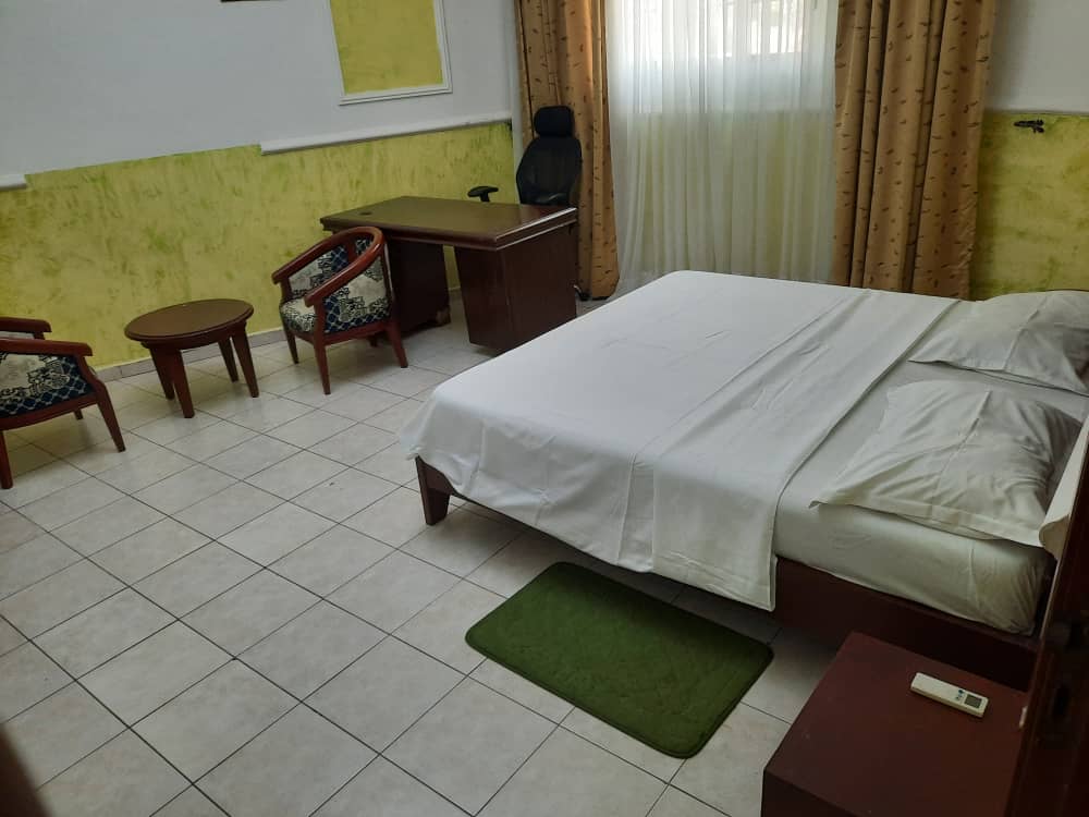 Studio meublé Essos Omnisport Yaoundé derrière Neptune Oil