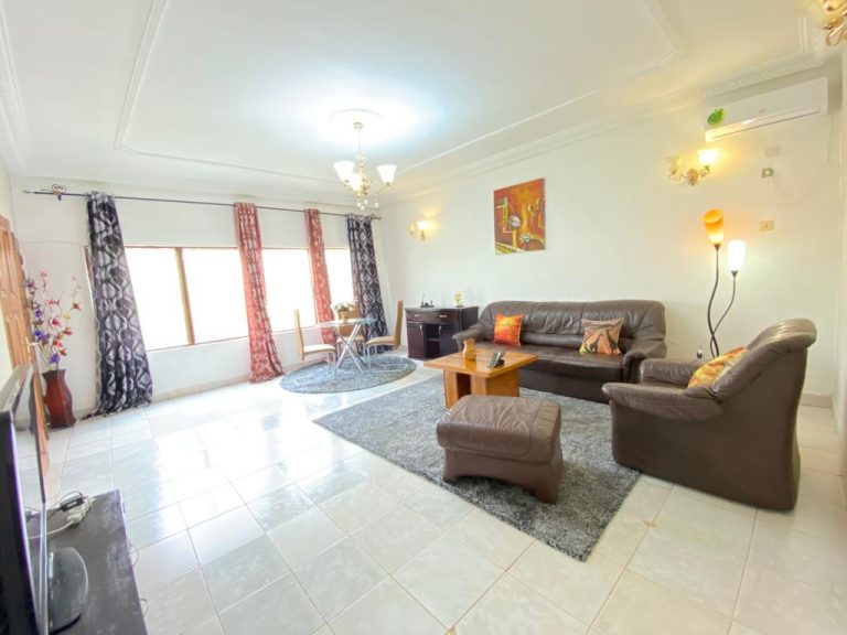 Studio meublé Bastos Golf Yaoundé avec vue Mont Fébé