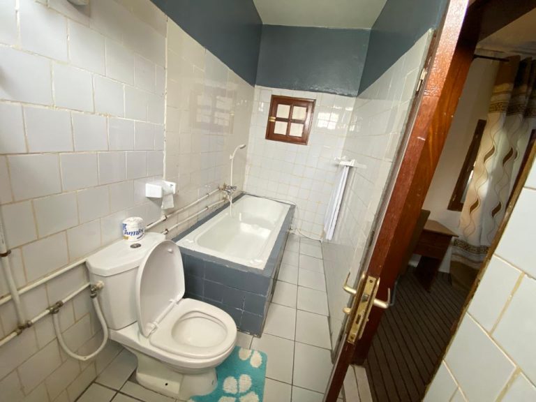 Studio meublé Essos Omnisport Yaoundé derrière Neptune Oil