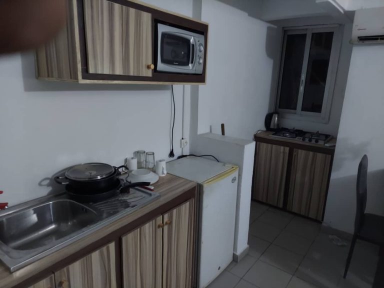 Appartement meublé à Akwa Douala avec ascenseur et vue sur la ville