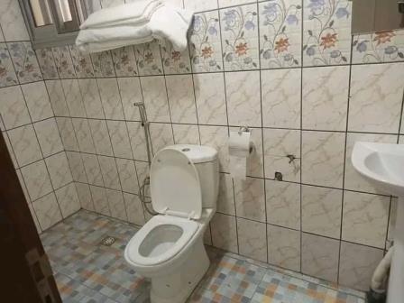 Studio meublé à Koabang Yaoundé 45 m² avec salon et cuisine équipée