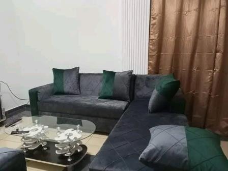 Studio meublé à Koabang Yaoundé 45 m² avec salon et cuisine équipée