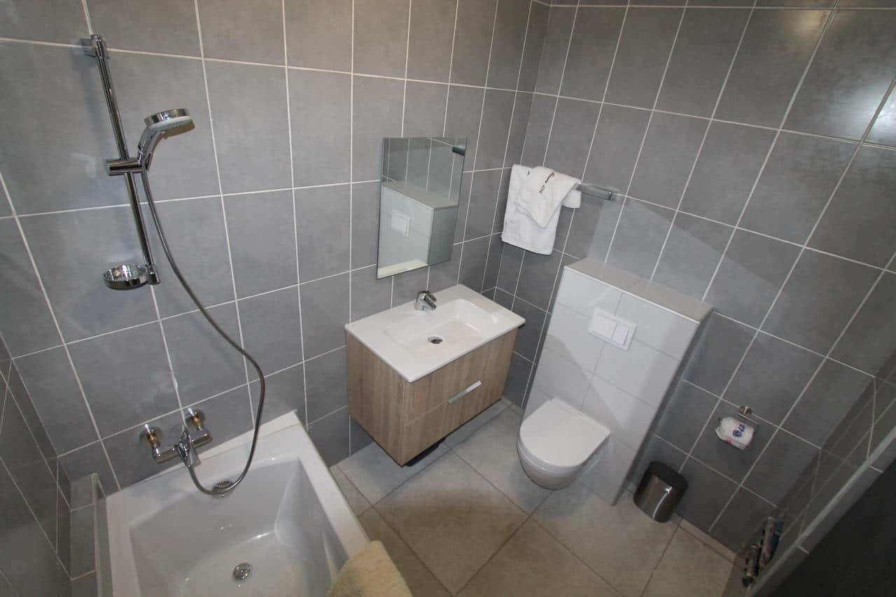 Studio meublé Essos Omnisport Yaoundé derrière Neptune Oil