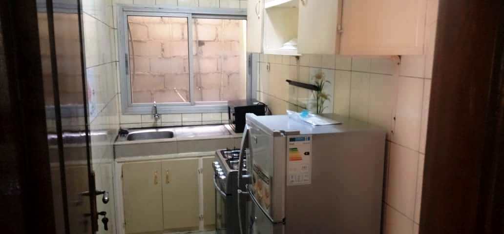 Studio meublé à Biyem-Assi rond-point Express avec balcon