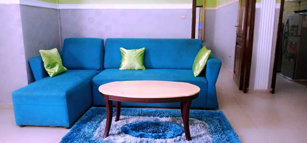 Studio meublé à Biyem-Assi rond-point Express avec balcon