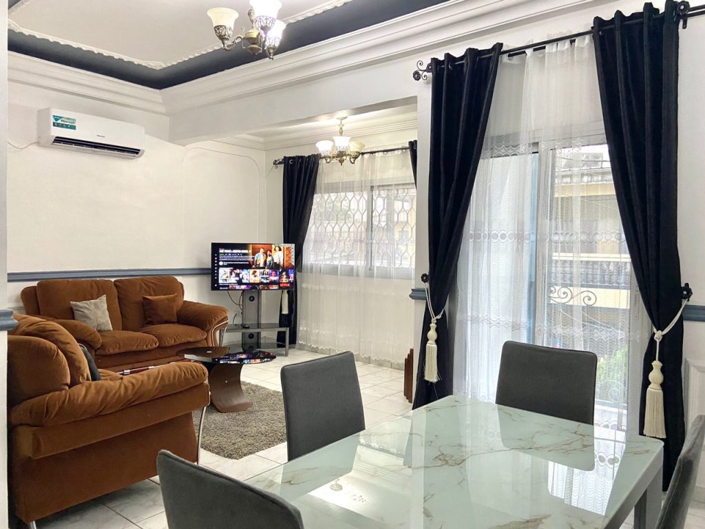 Appartement meublé moderne 2 chambres à Denver Douala avec terrasse