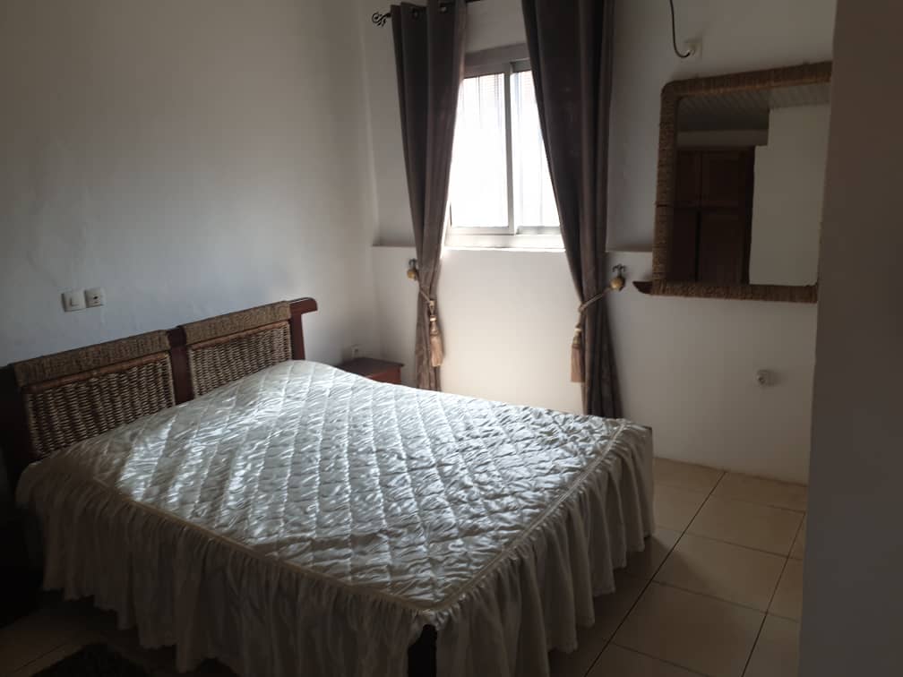 Studio duplex meublé à Odza Yaoundé avec décoration africaine