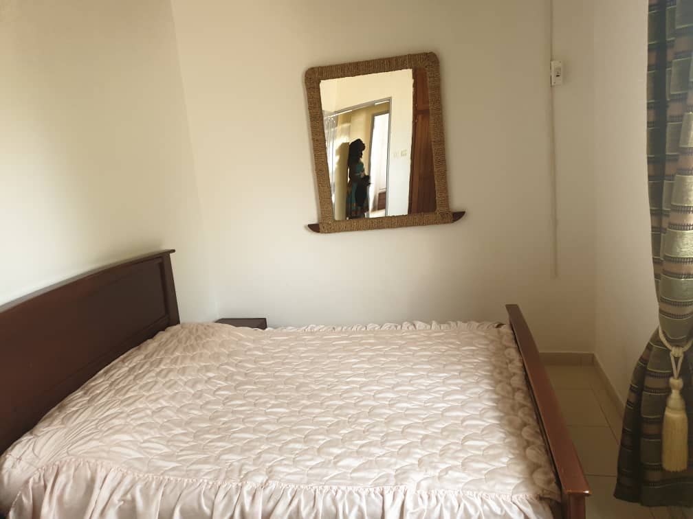 Studio duplex meublé à Odza Yaoundé avec décoration africaine