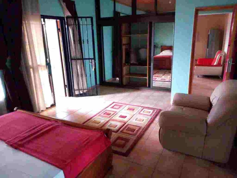 Studio meublé Essos Omnisport Yaoundé derrière Neptune Oil