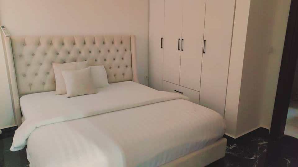 Studio meublé Essos Omnisport Yaoundé derrière Neptune Oil