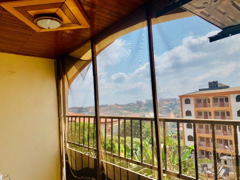 Studio meublé Essos Omnisport Yaoundé derrière Neptune Oil