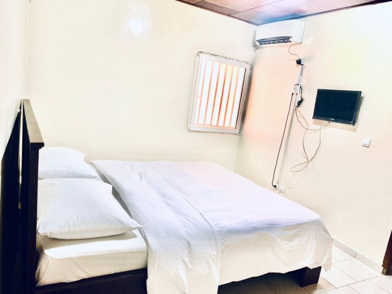 Studio meublé Essos Omnisport Yaoundé derrière Neptune Oil