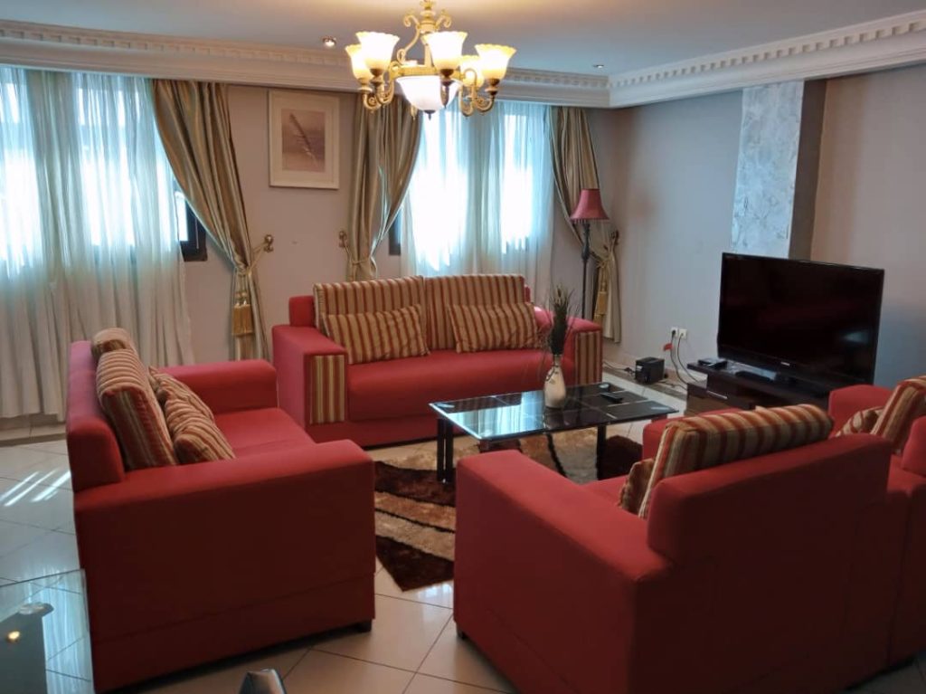Appartement meublé haut standing à Akwa Douala avec ascenseur