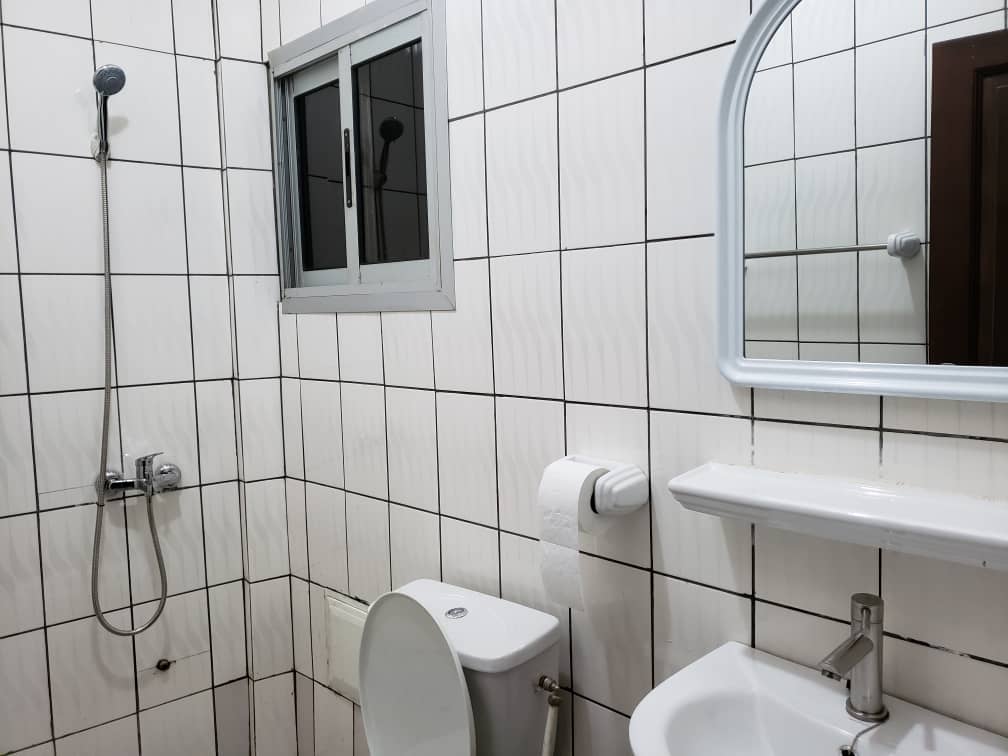 Chambre meublée moderne à Bastos Yaoundé proche supermarché Casino