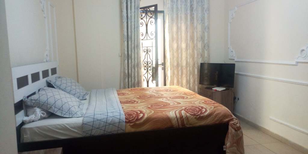 Studio meublé Essos Omnisport Yaoundé derrière Neptune Oil