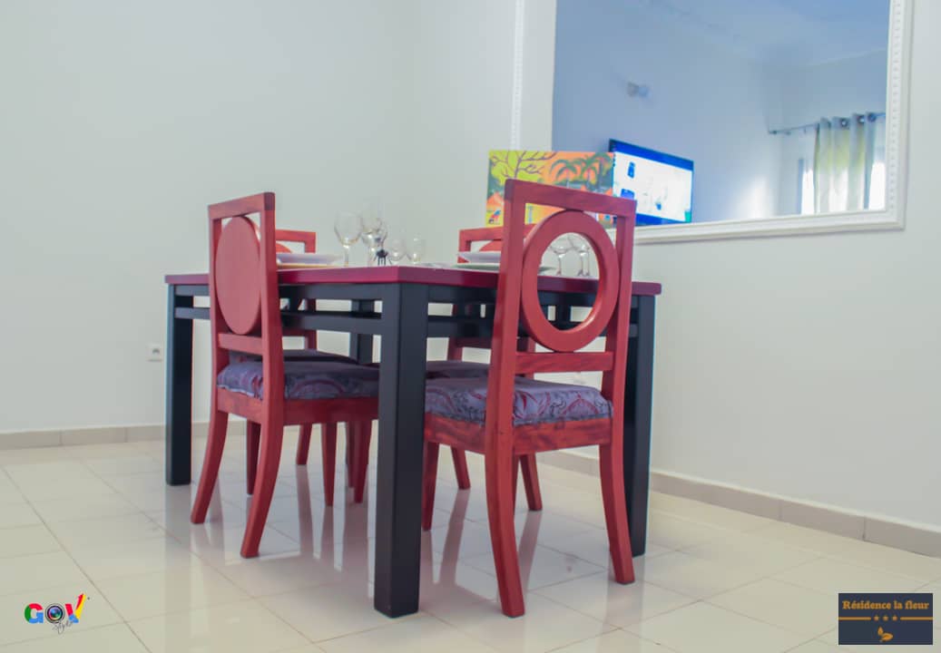 Studio duplex meublé à Odza Yaoundé avec décoration africaine