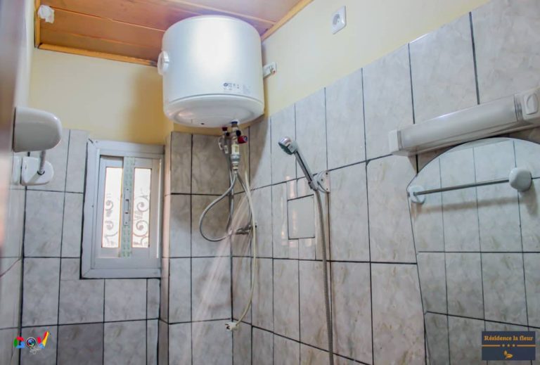 Studio meublé chic à Odza Yaoundé proche axe aéroport