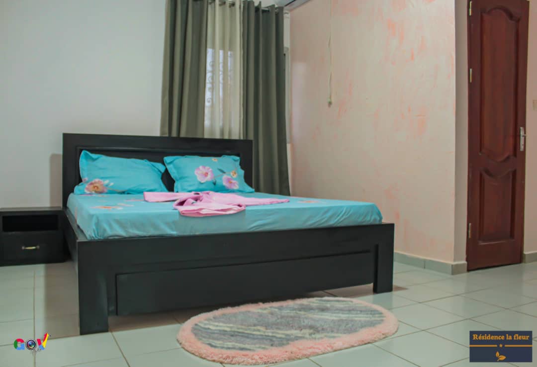 Studio duplex meublé à Odza Yaoundé avec décoration africaine