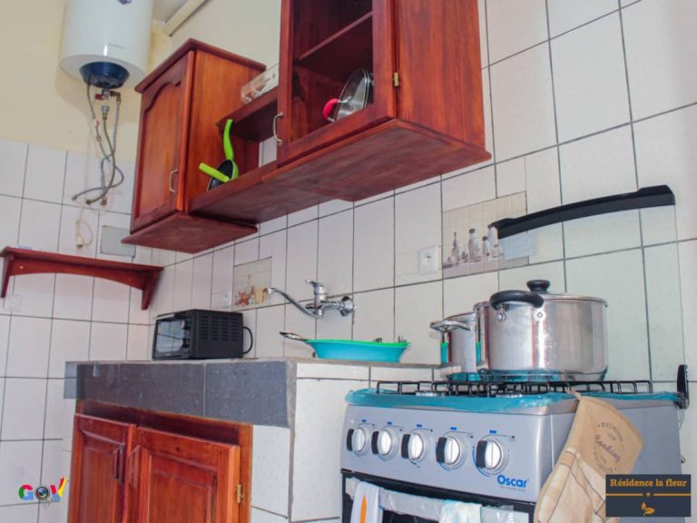 Studio duplex meublé à Odza Yaoundé avec décoration africaine