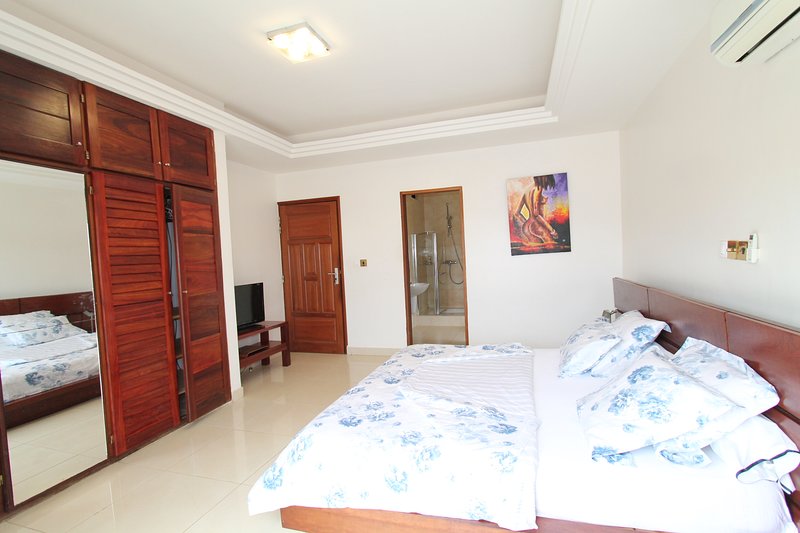 Studio meublé Essos Omnisport Yaoundé derrière Neptune Oil