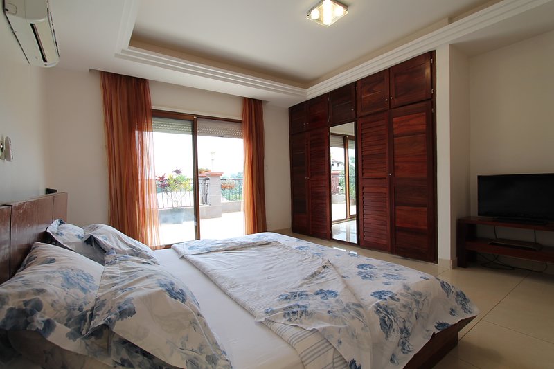 Studio meublé Essos Omnisport Yaoundé derrière Neptune Oil