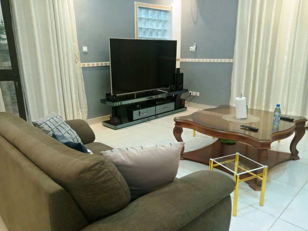 Studio meublé Essos Omnisport Yaoundé derrière Neptune Oil