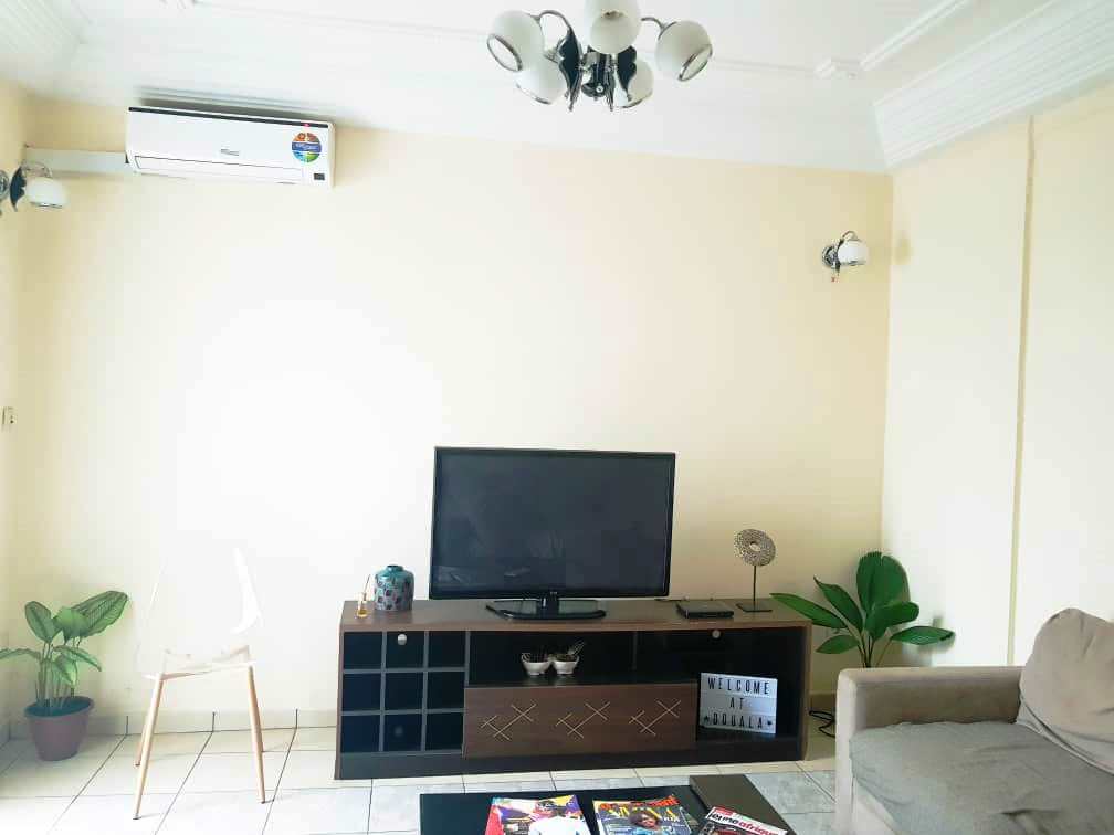 Appartement meublé à Akwa Douala avec ascenseur et vue sur la ville