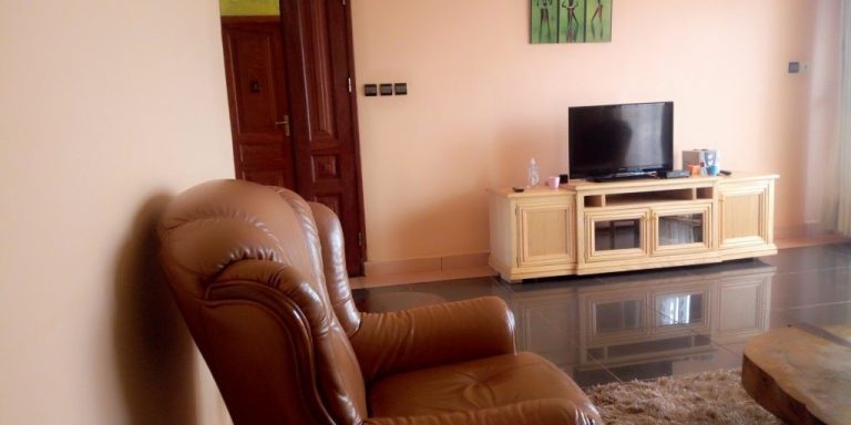 Appartement meublé à Bafoussam quartier SOCADA avec balcon