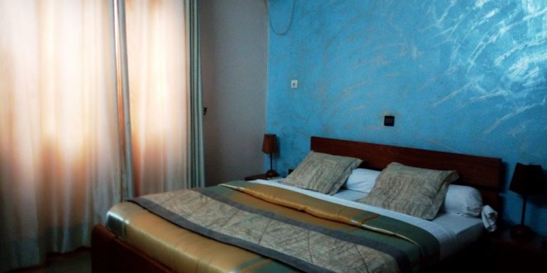 Appartement meublé à Bafoussam quartier SOCADA avec balcon