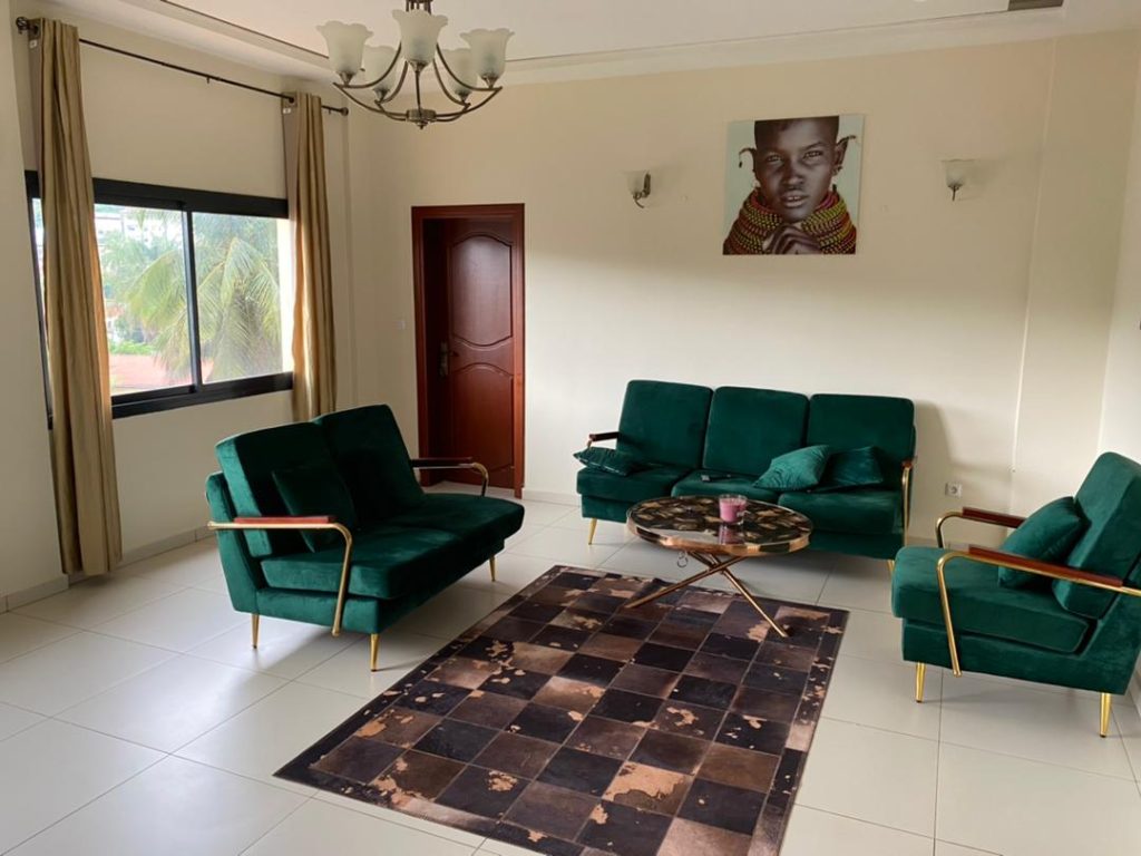 Appartement meublé Bastos Yaoundé 2 chambres avec salle de sport