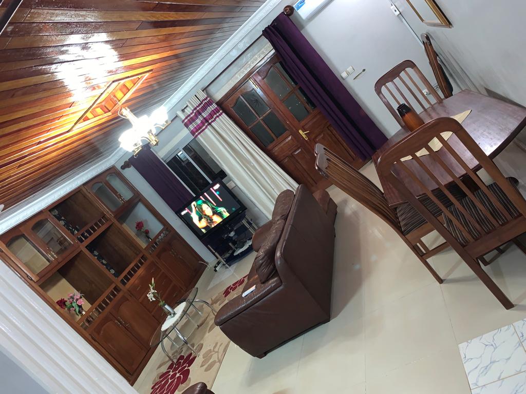 Studio duplex meublé à Odza Yaoundé avec décoration africaine