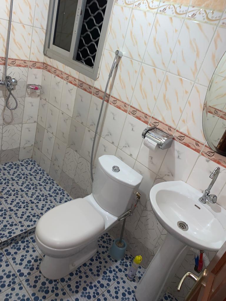 Chambre meublée à Biyem Assi Yaoundé proche rond-point Express