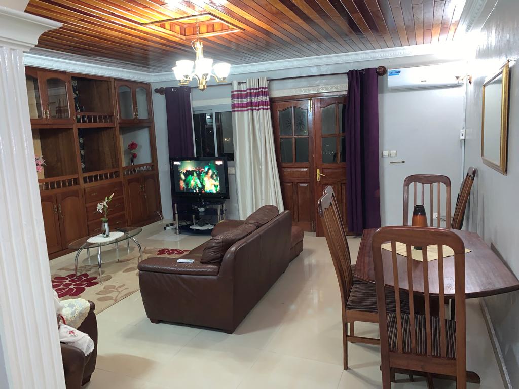 Studio duplex meublé à Odza Yaoundé avec décoration africaine