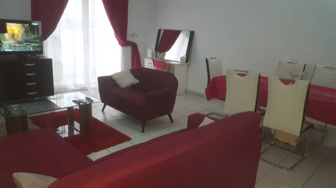 Appartement meublé à Akwa Douala avec ascenseur et vue sur la ville