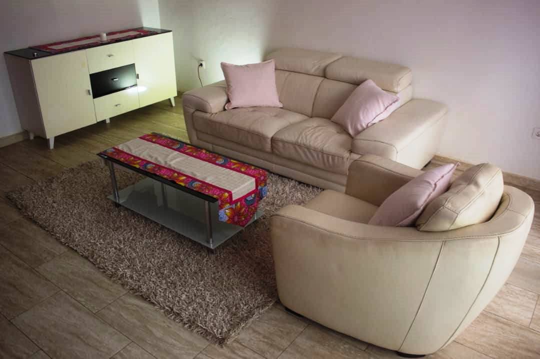 Chambre meublée à Cité Verte Yaoundé avec balcon et climatisation