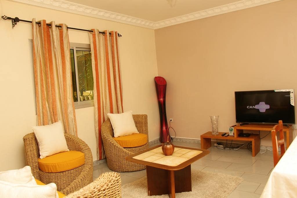 Appartement meublé 1 chambre à Bonamoussadi Douala avec salon spacieux