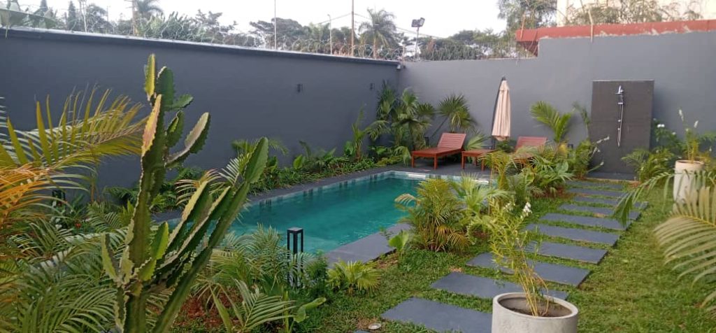 Villa meublée luxe Golf Yaoundé avec piscine et jardin