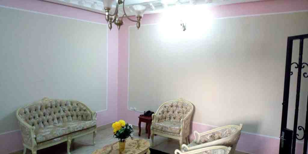 Chambre meublée à Cité Verte Yaoundé avec balcon et climatisation